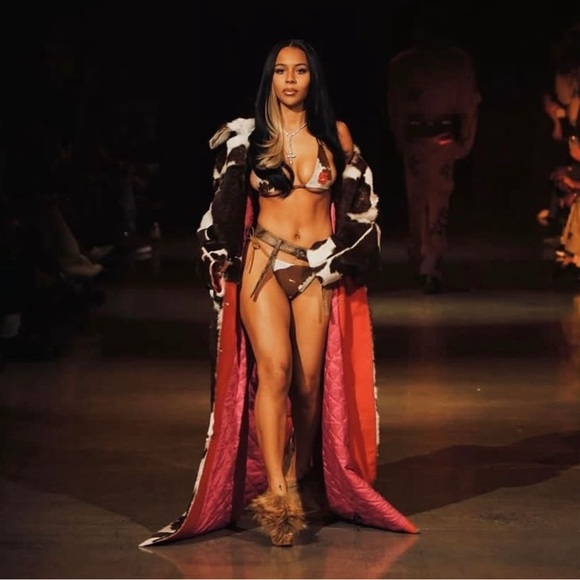 Christian Louboutin Fur and Suede Heels. - Picture 4 of 5